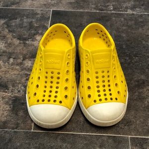 Native shoes, size c7